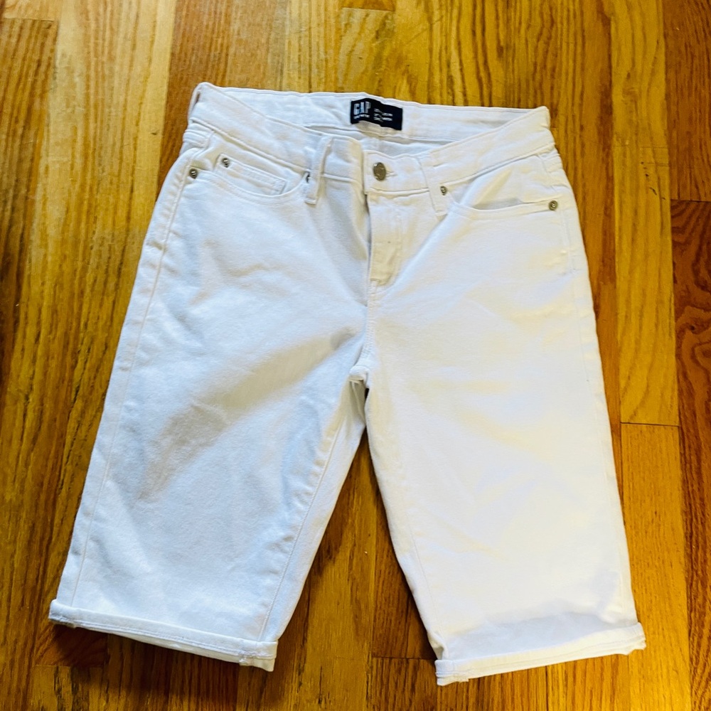 GAP Women's Crisp White Bermuda Shorts